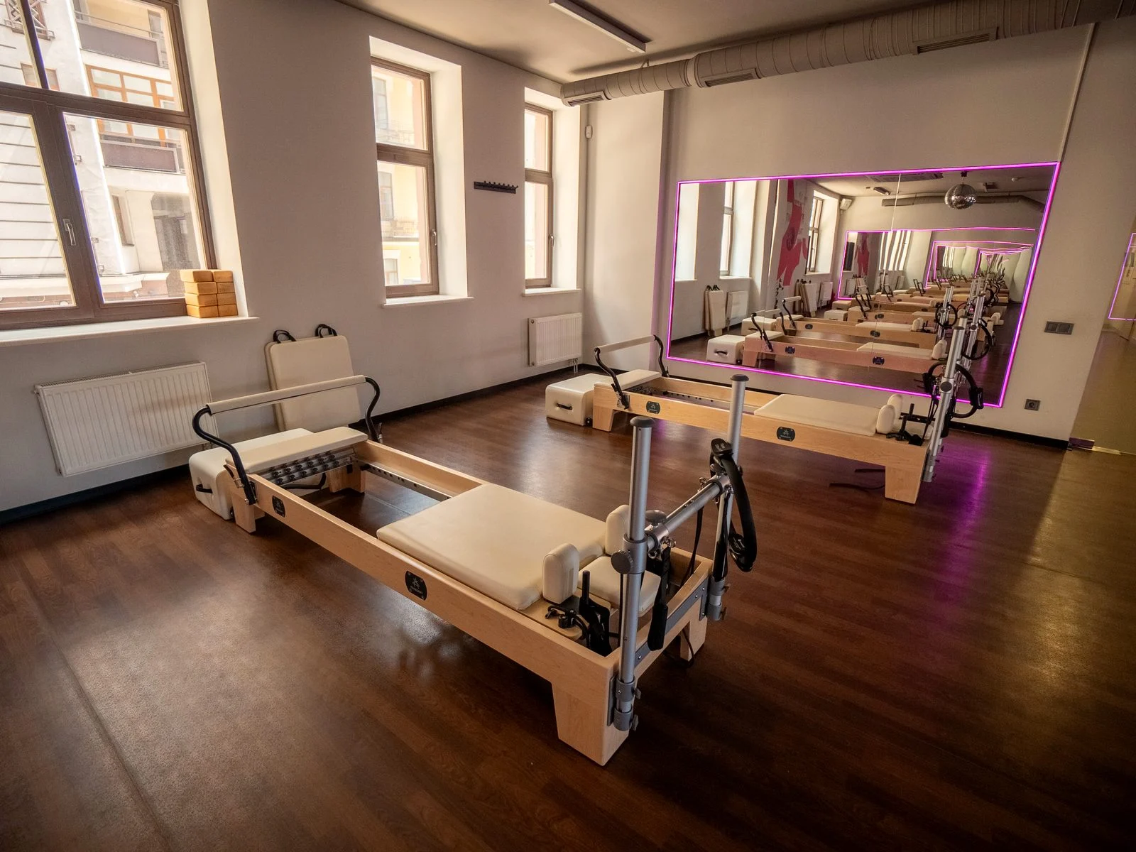Pilates studio with reformers at Dynamica